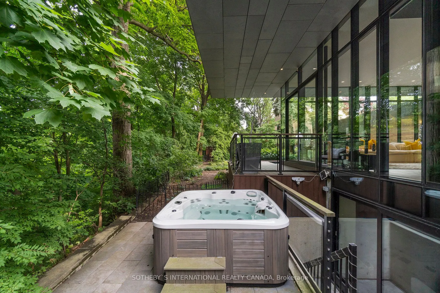 95 Riverview Dr