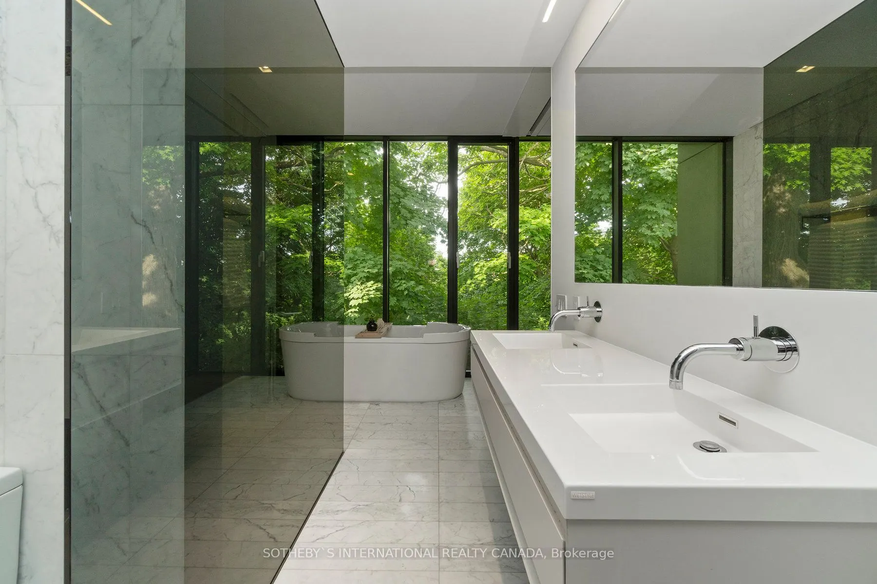 95 Riverview Dr