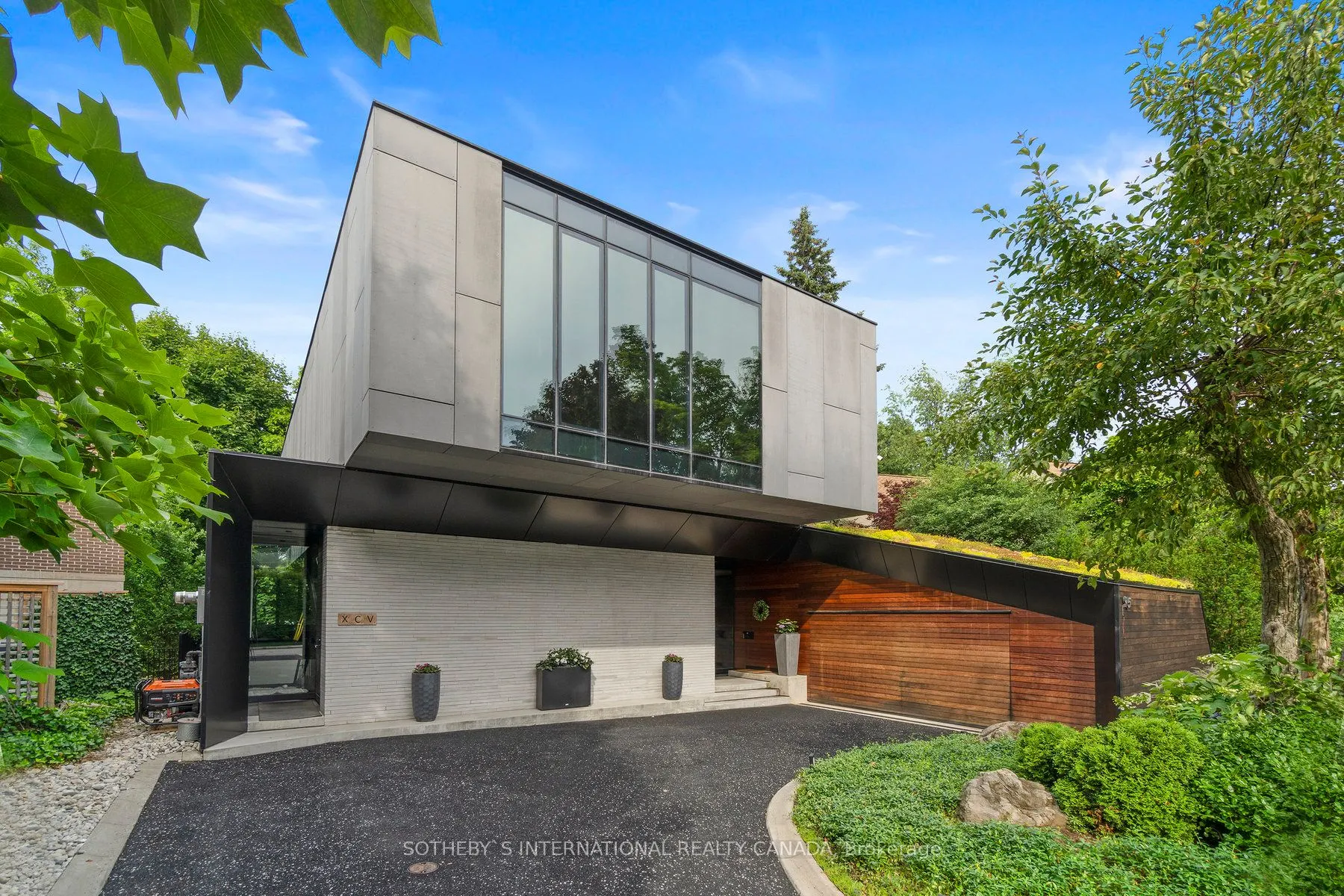 95 Riverview Dr