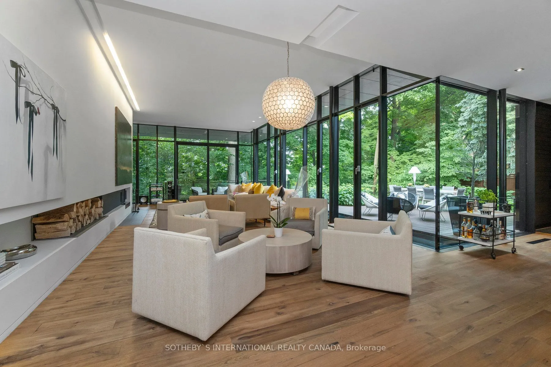 95 Riverview Dr