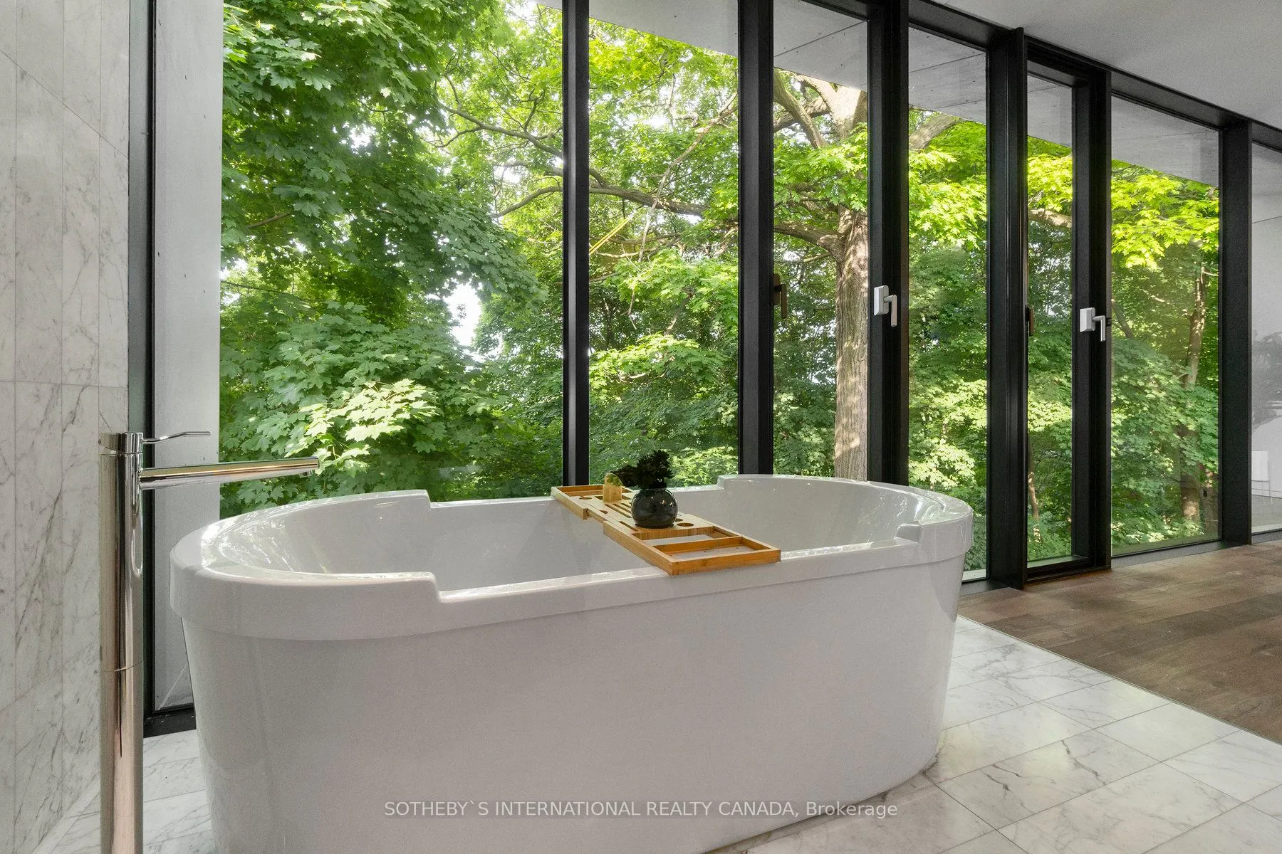95 Riverview Dr