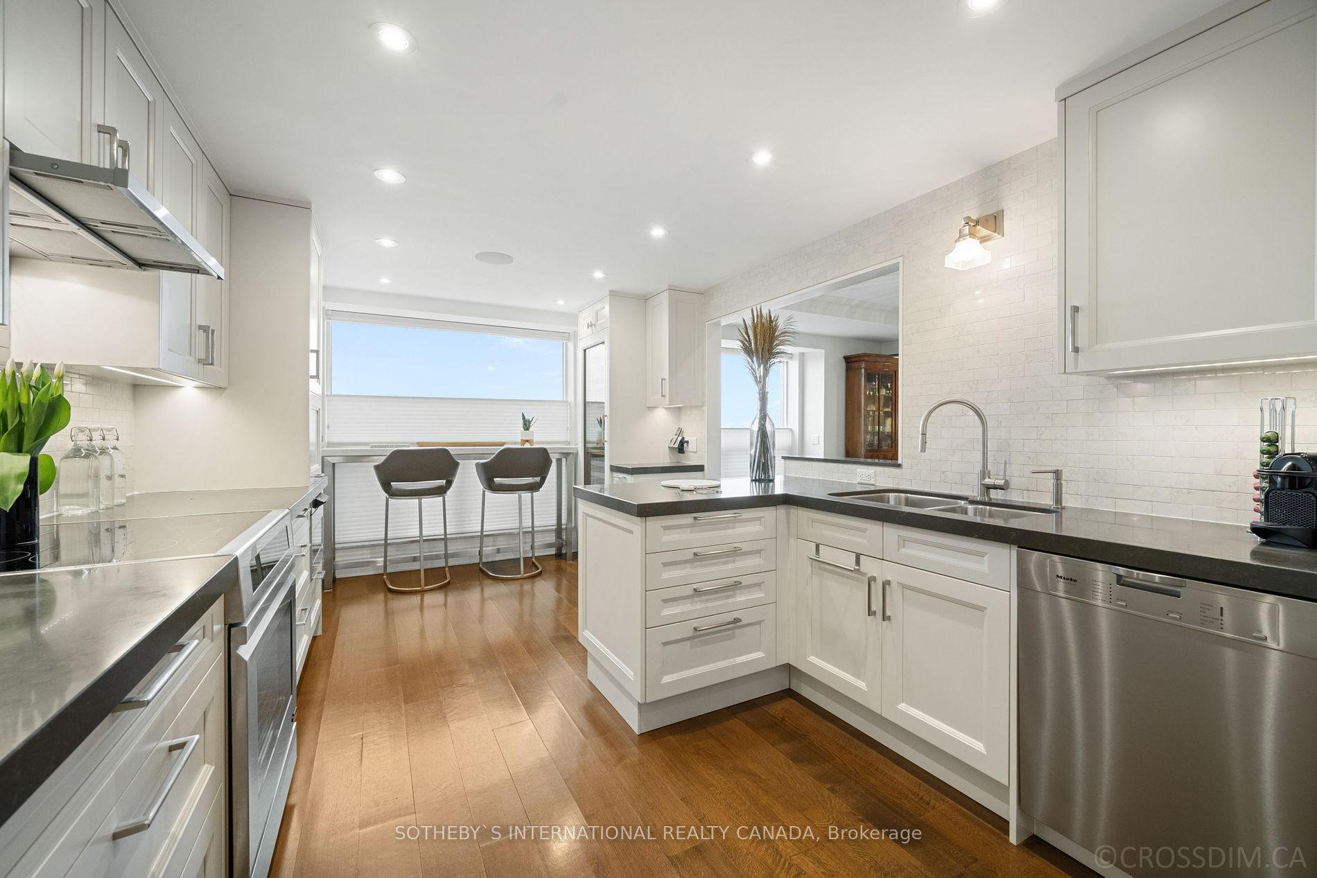 1818 Bayview Avenue #706