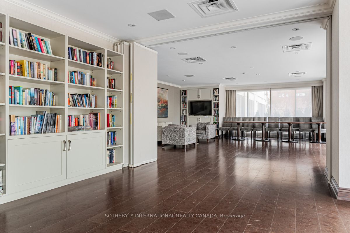 61 St Clair Ave W, #1504
