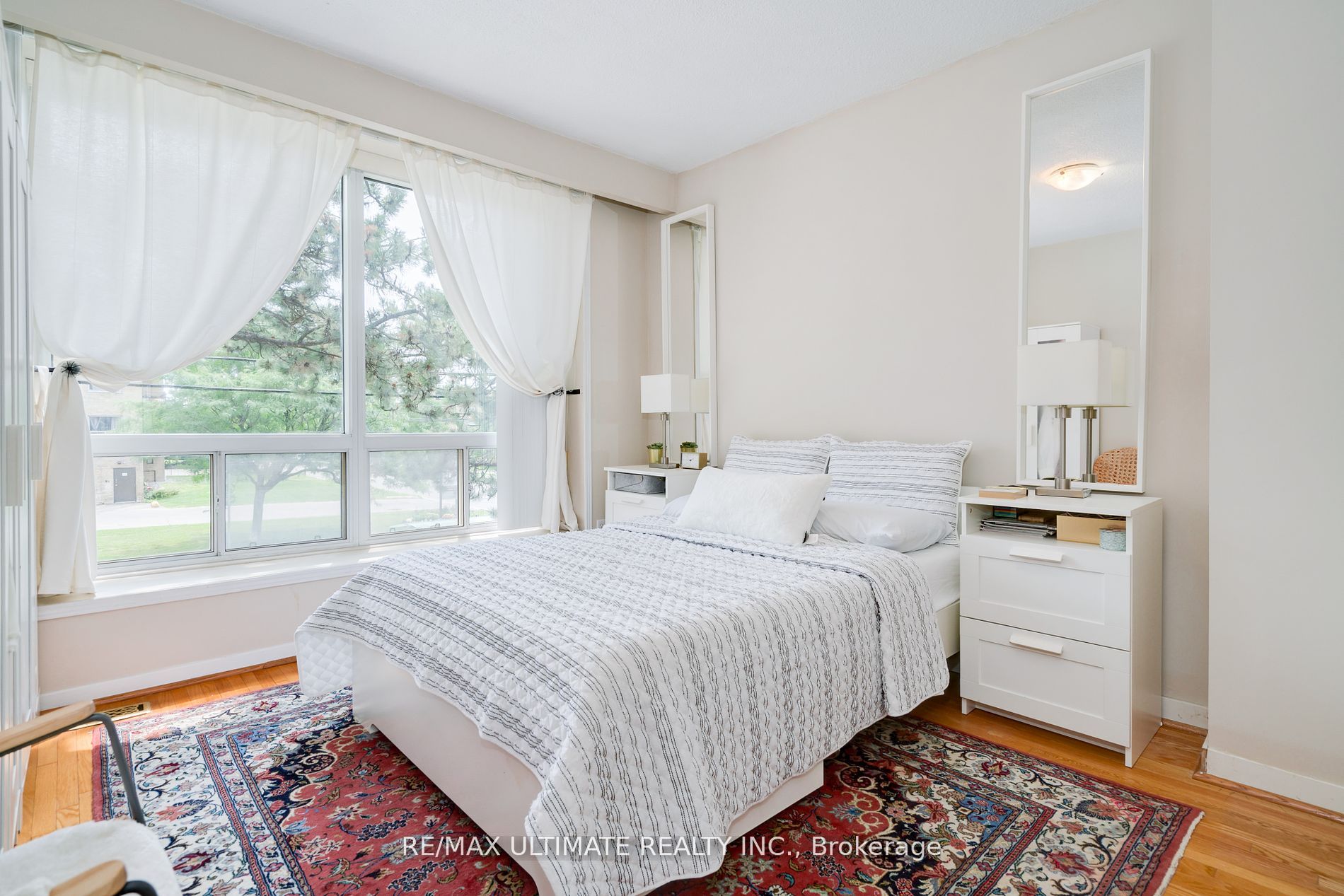 69 Upper Canada Dr, #2