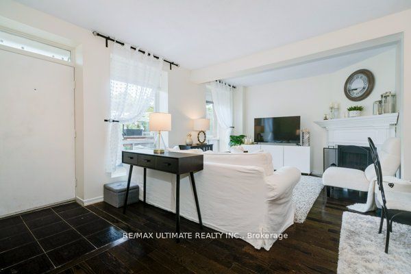 69 Upper Canada Dr, #2