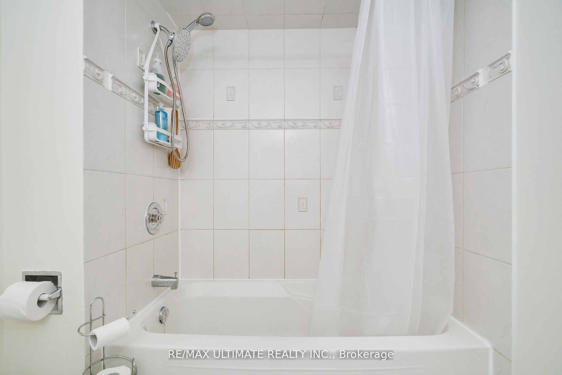 69 Upper Canada Dr, #2