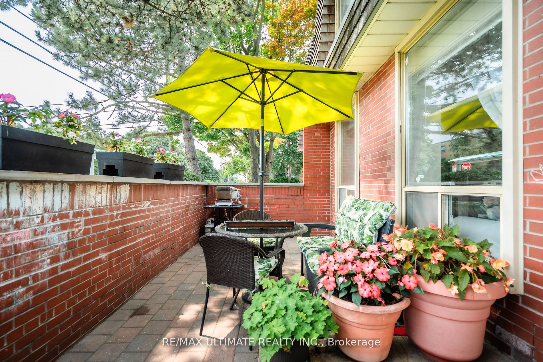 69 Upper Canada Dr, #2