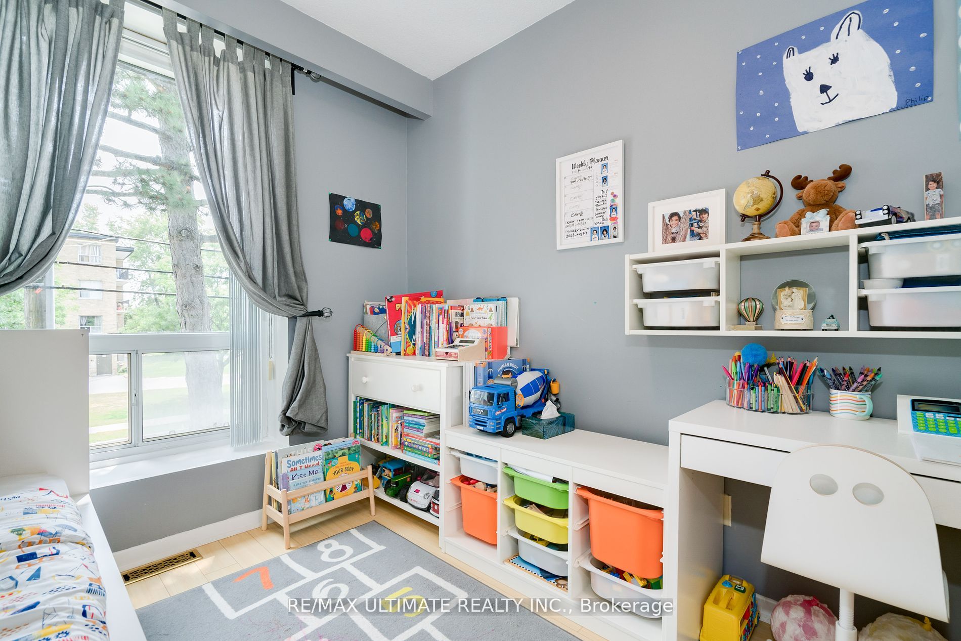 69 Upper Canada Dr, #2
