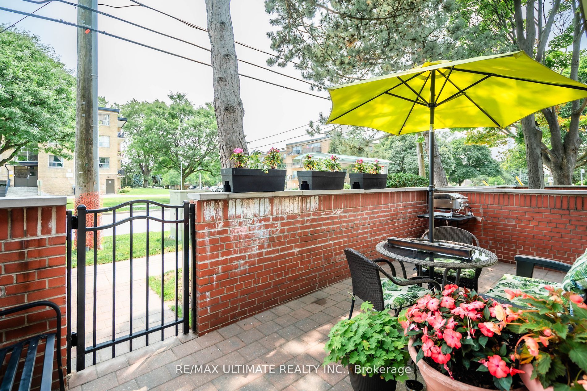 69 Upper Canada Dr, #2