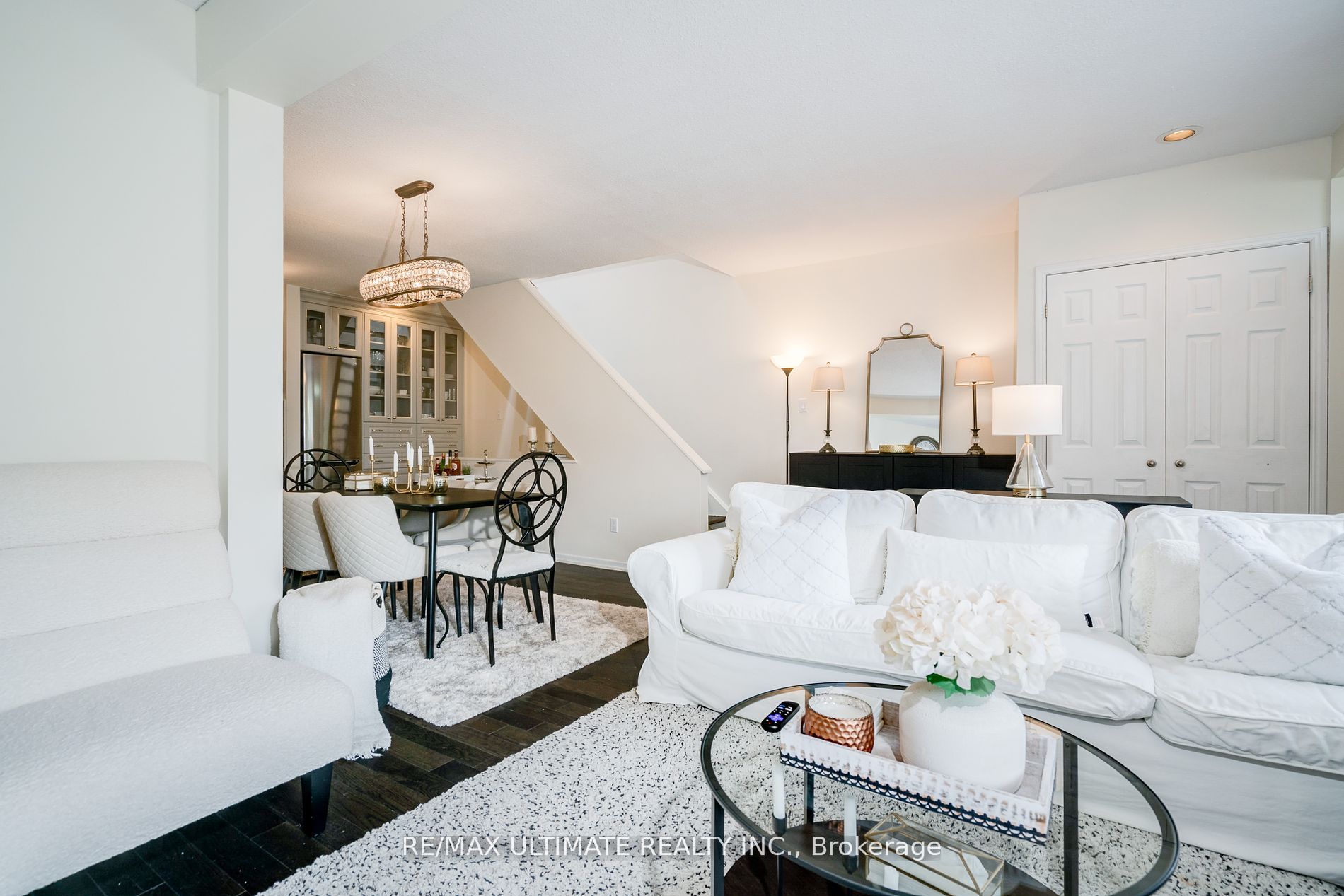 69 Upper Canada Dr, #2