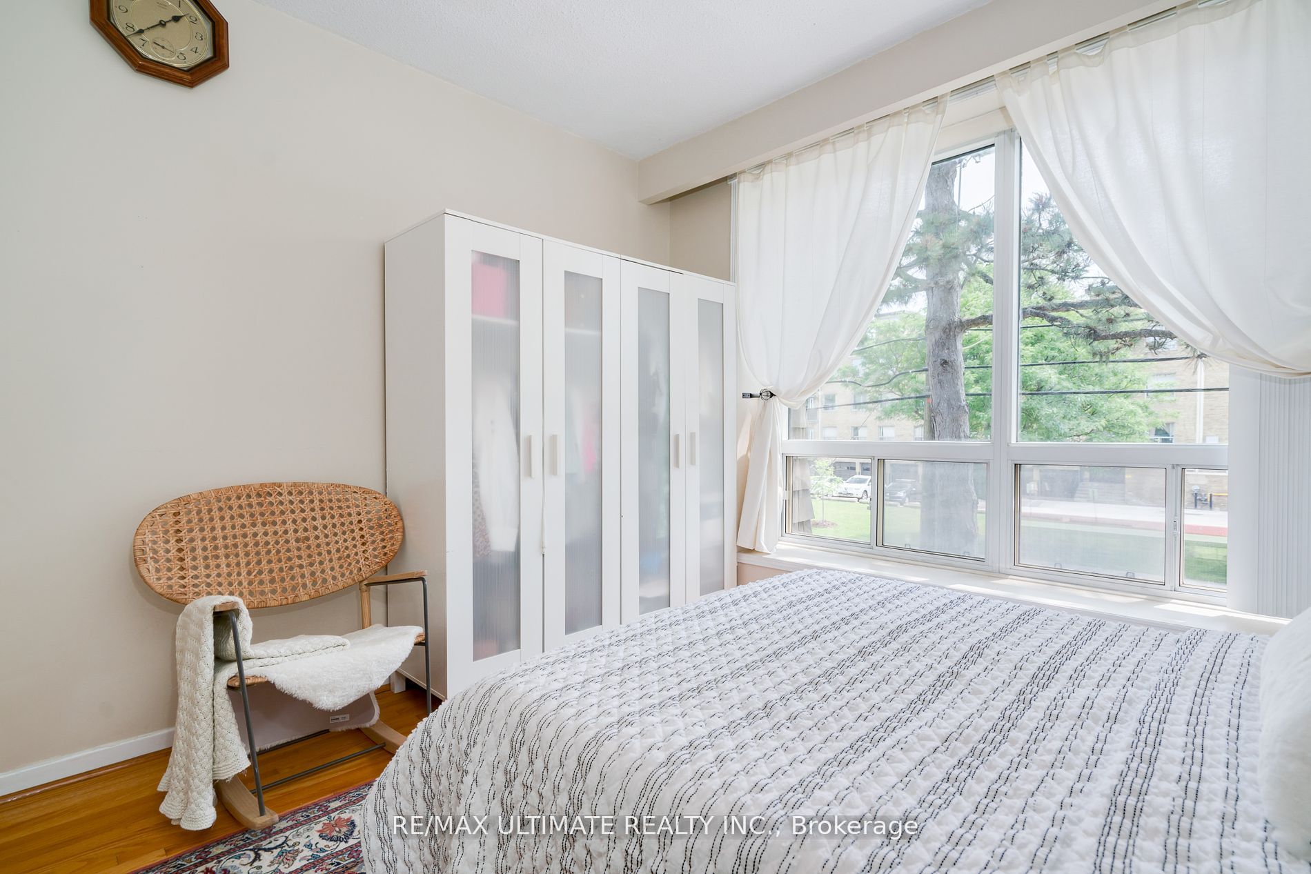69 Upper Canada Dr, #2