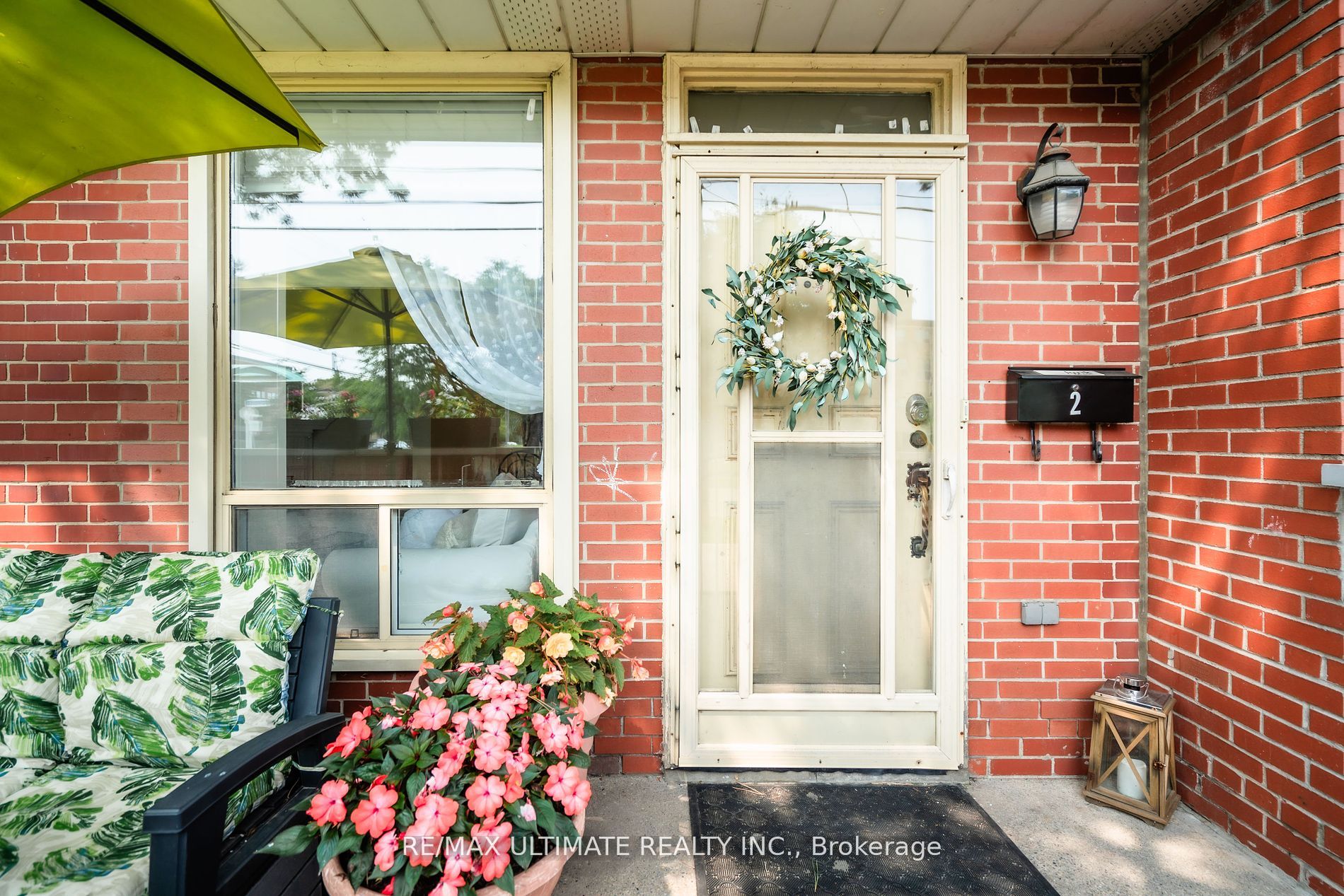69 Upper Canada Dr, #2