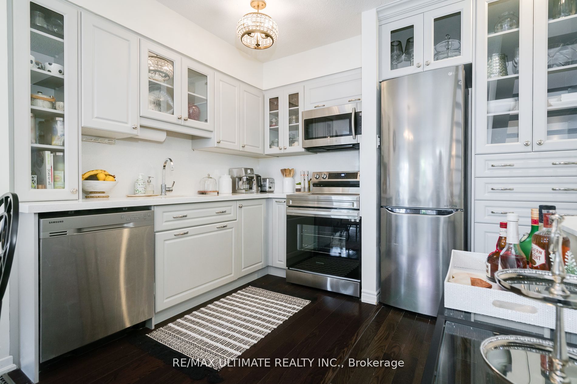 69 Upper Canada Dr, #2