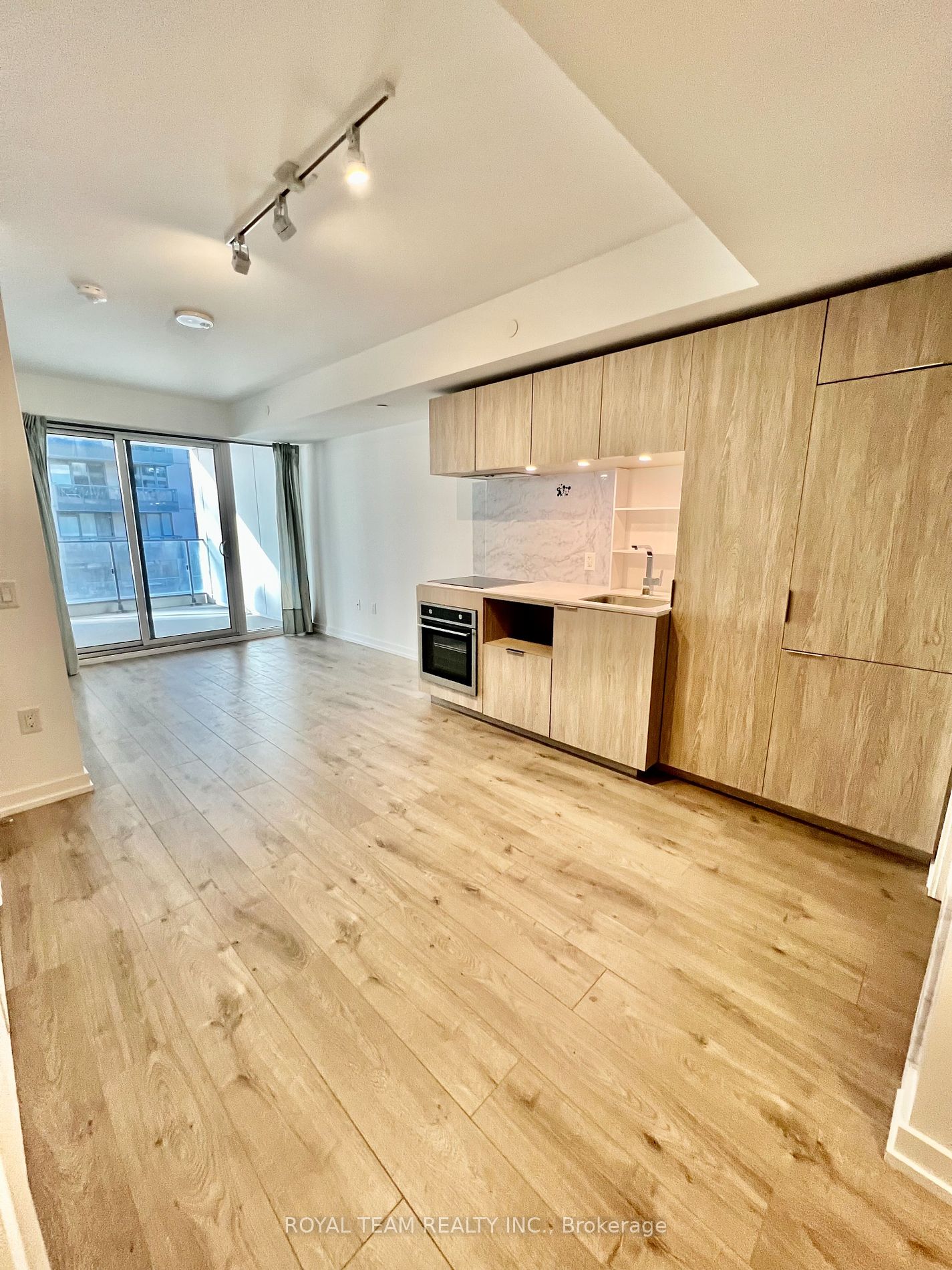 77 Shuter St, #612