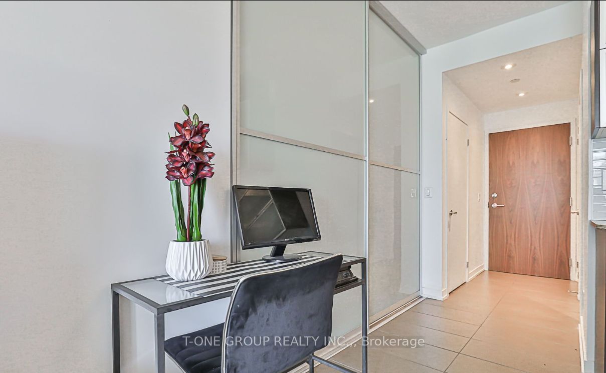 170 Fort York Blvd, #2405