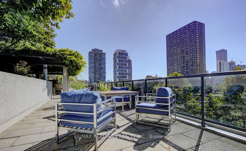 25 Carlton St, #2208