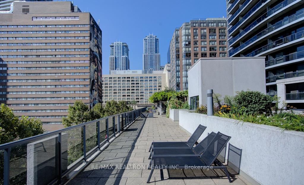 25 Carlton St, #2208