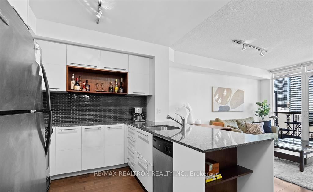 25 Carlton St, #2208