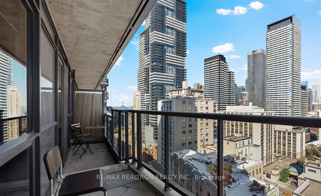25 Carlton St, #2208