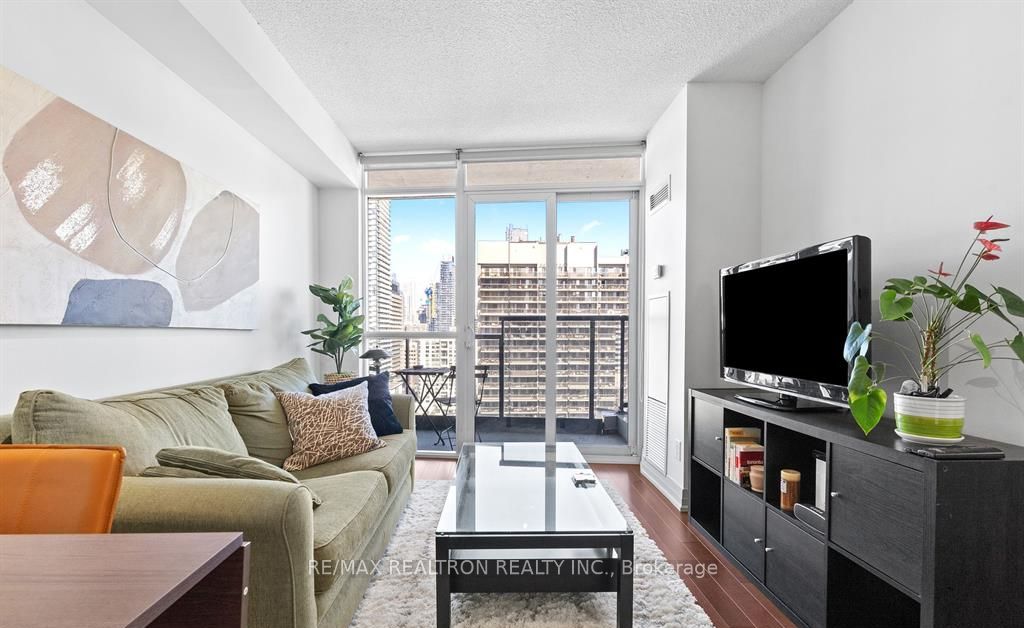 25 Carlton St, #2208