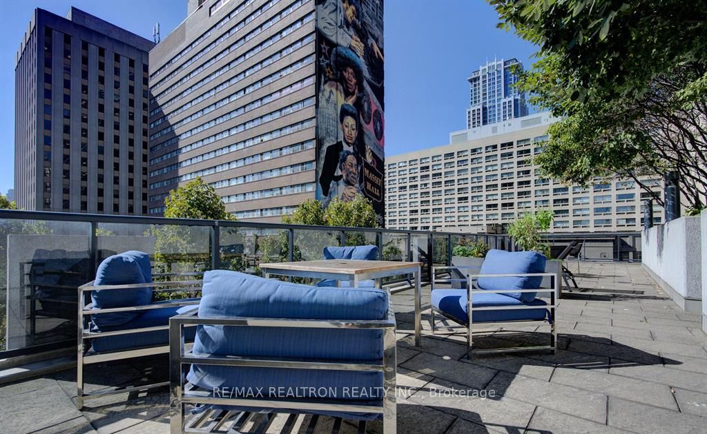 25 Carlton St, #2208