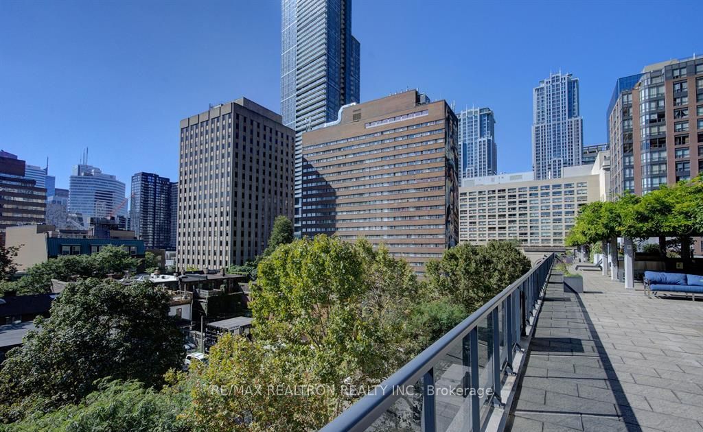 25 Carlton St, #2208