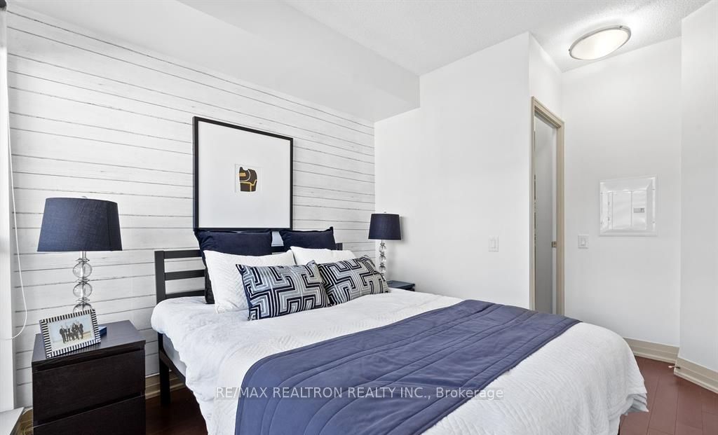 25 Carlton St, #2208