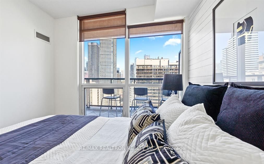25 Carlton St, #2208