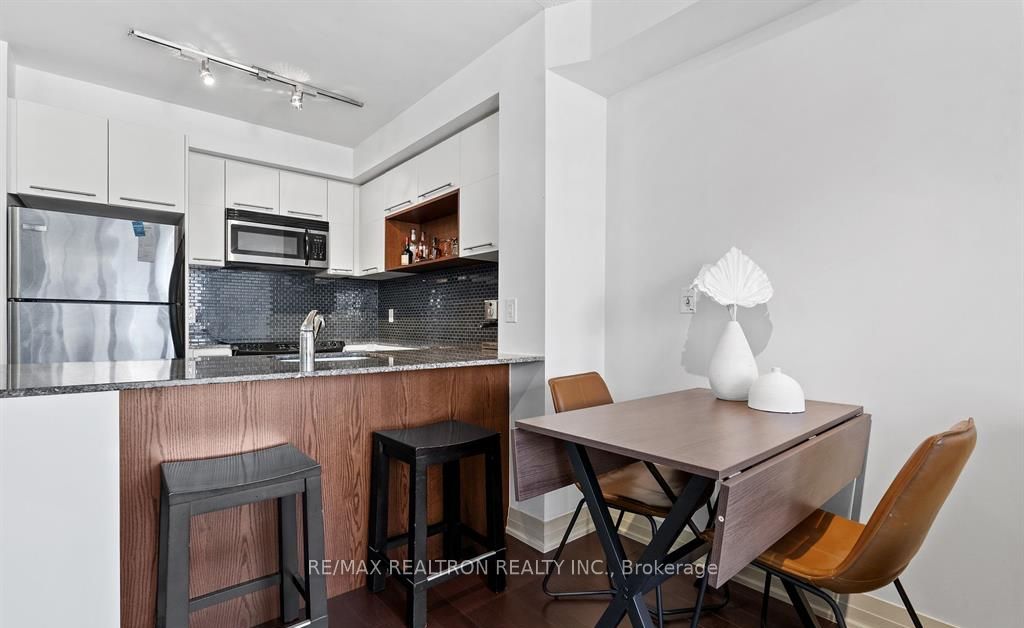 25 Carlton St, #2208