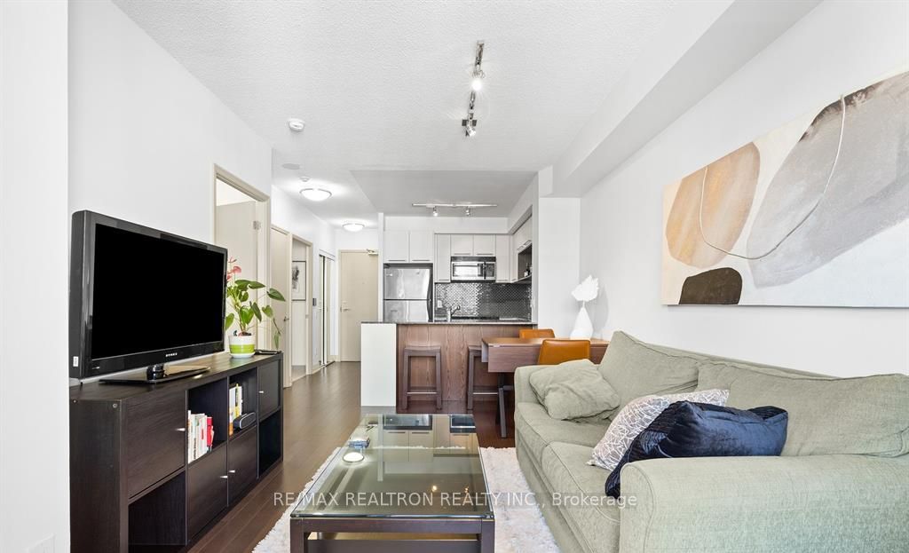 25 Carlton St, #2208