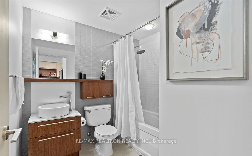 25 Carlton St, #2208