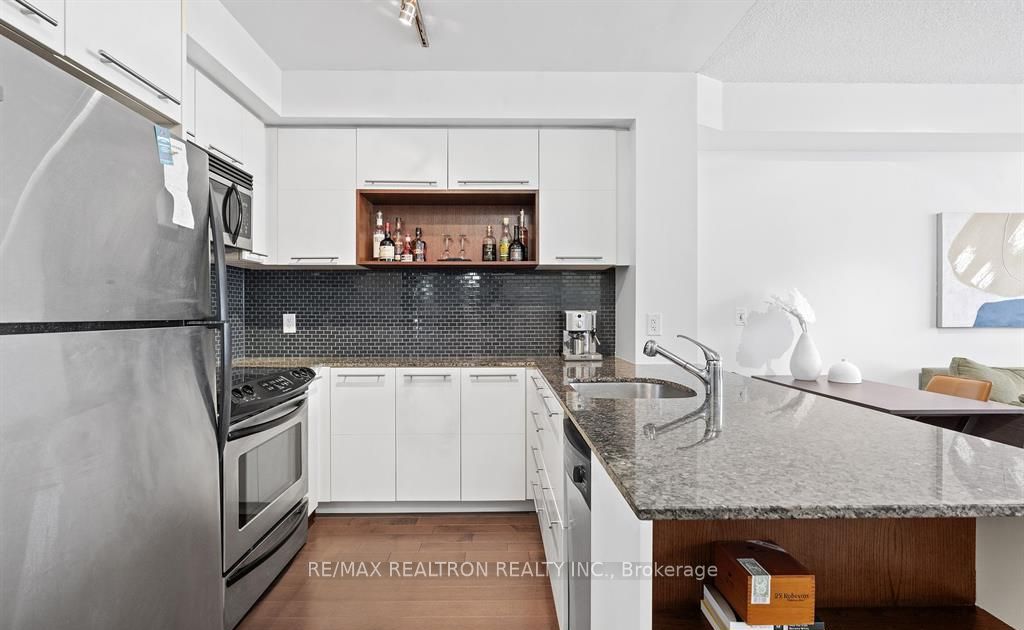 25 Carlton St, #2208