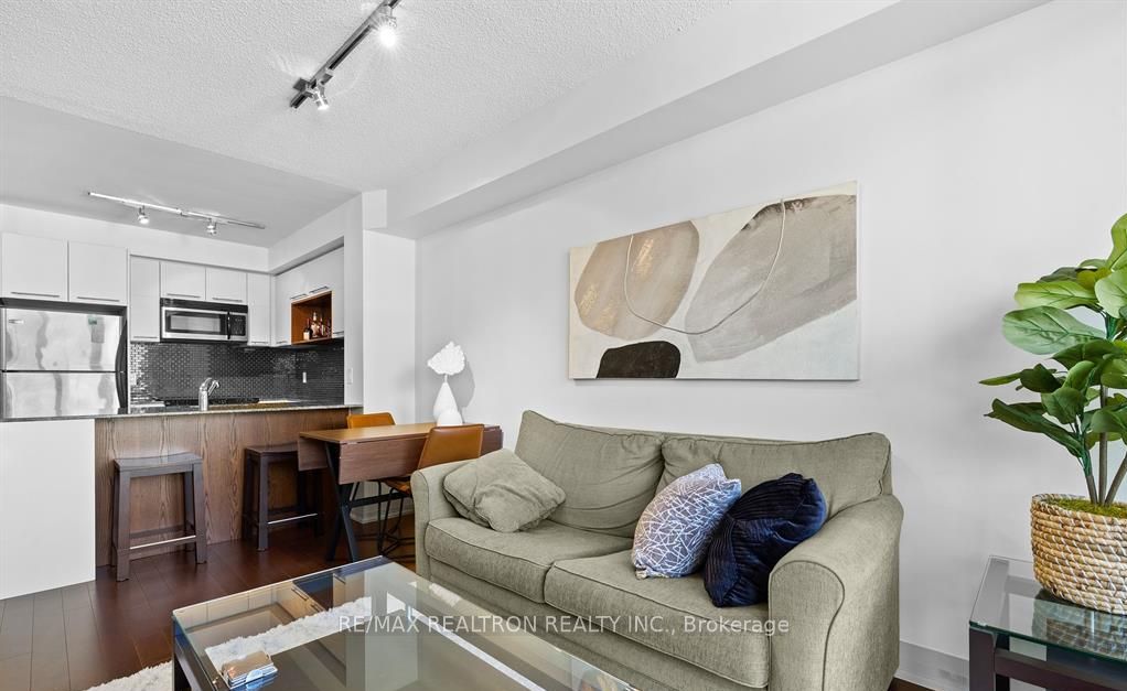 25 Carlton St, #2208
