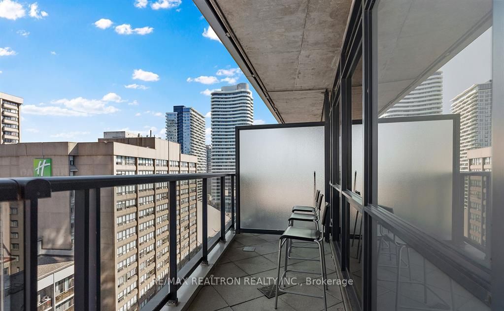 25 Carlton St, #2208