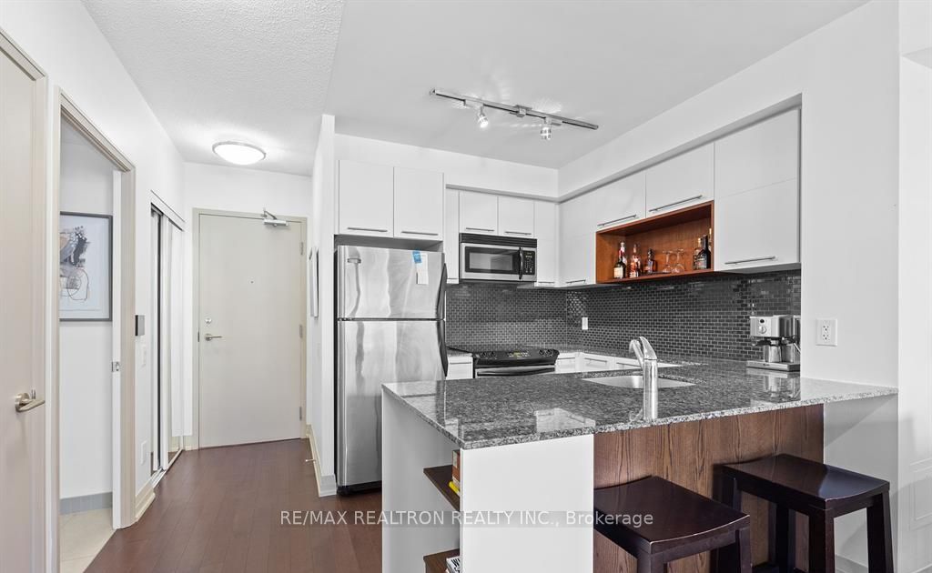 25 Carlton St, #2208