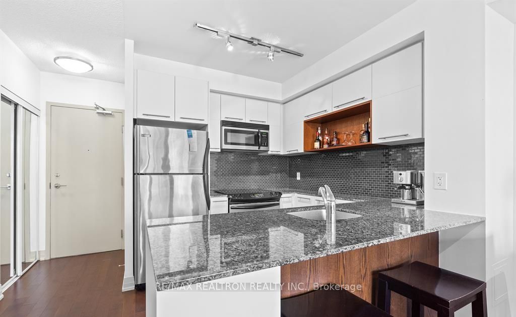 25 Carlton St, #2208