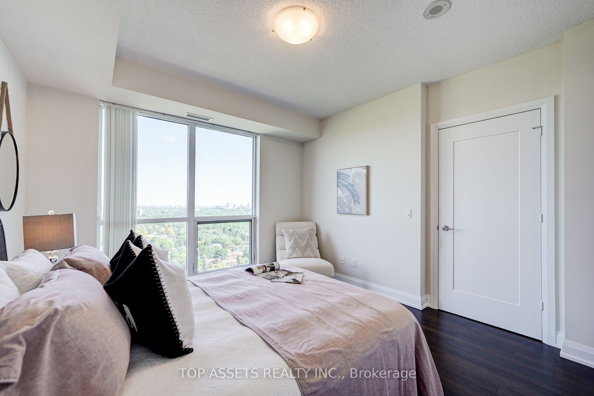 18 Graydon Hall Dr, #2410