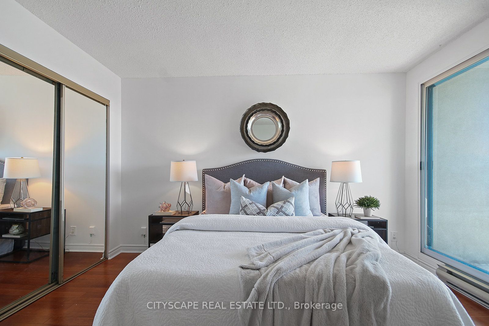 77 Harbour Sq, #2411
