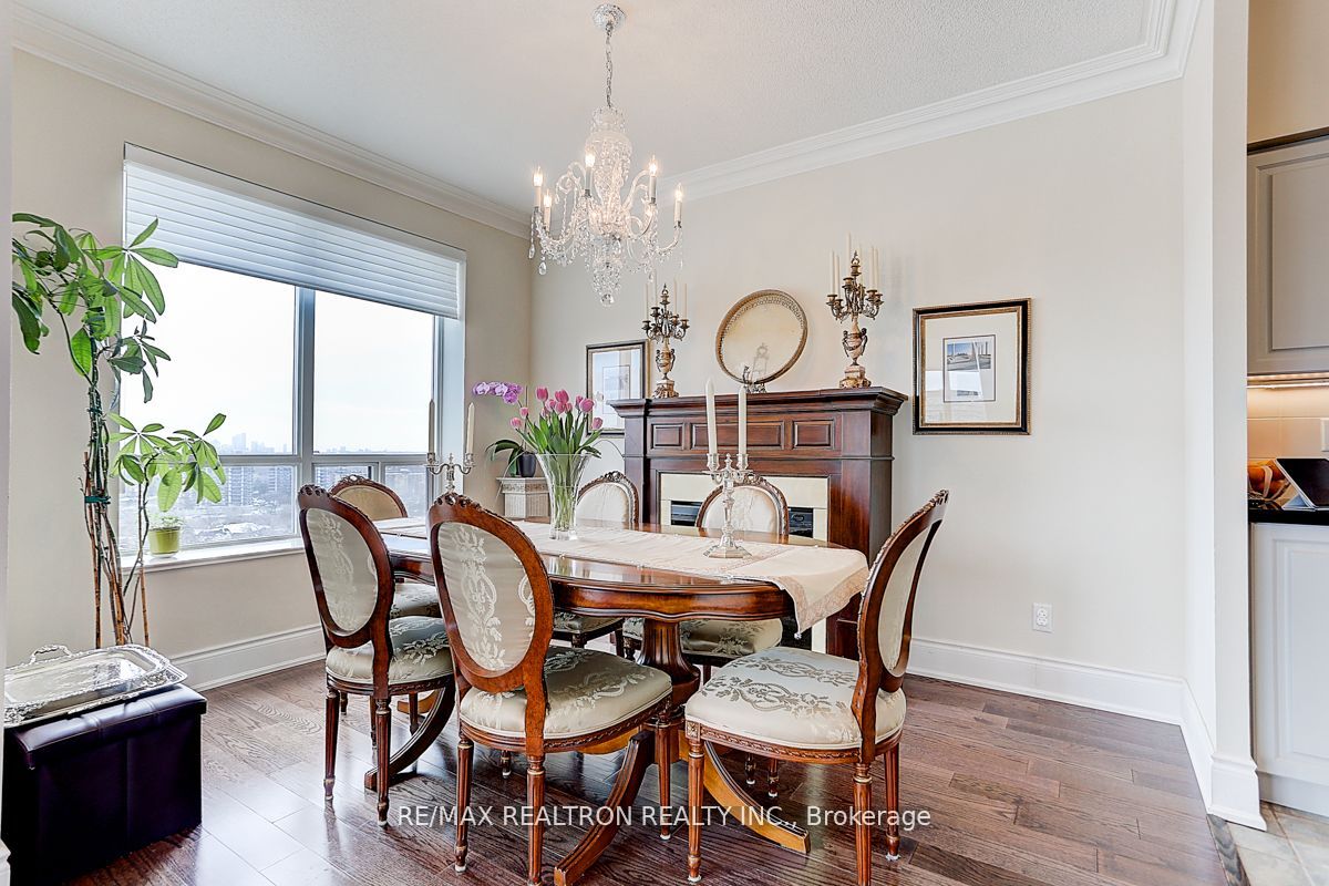 2 Clairtrell Rd, #Rg5