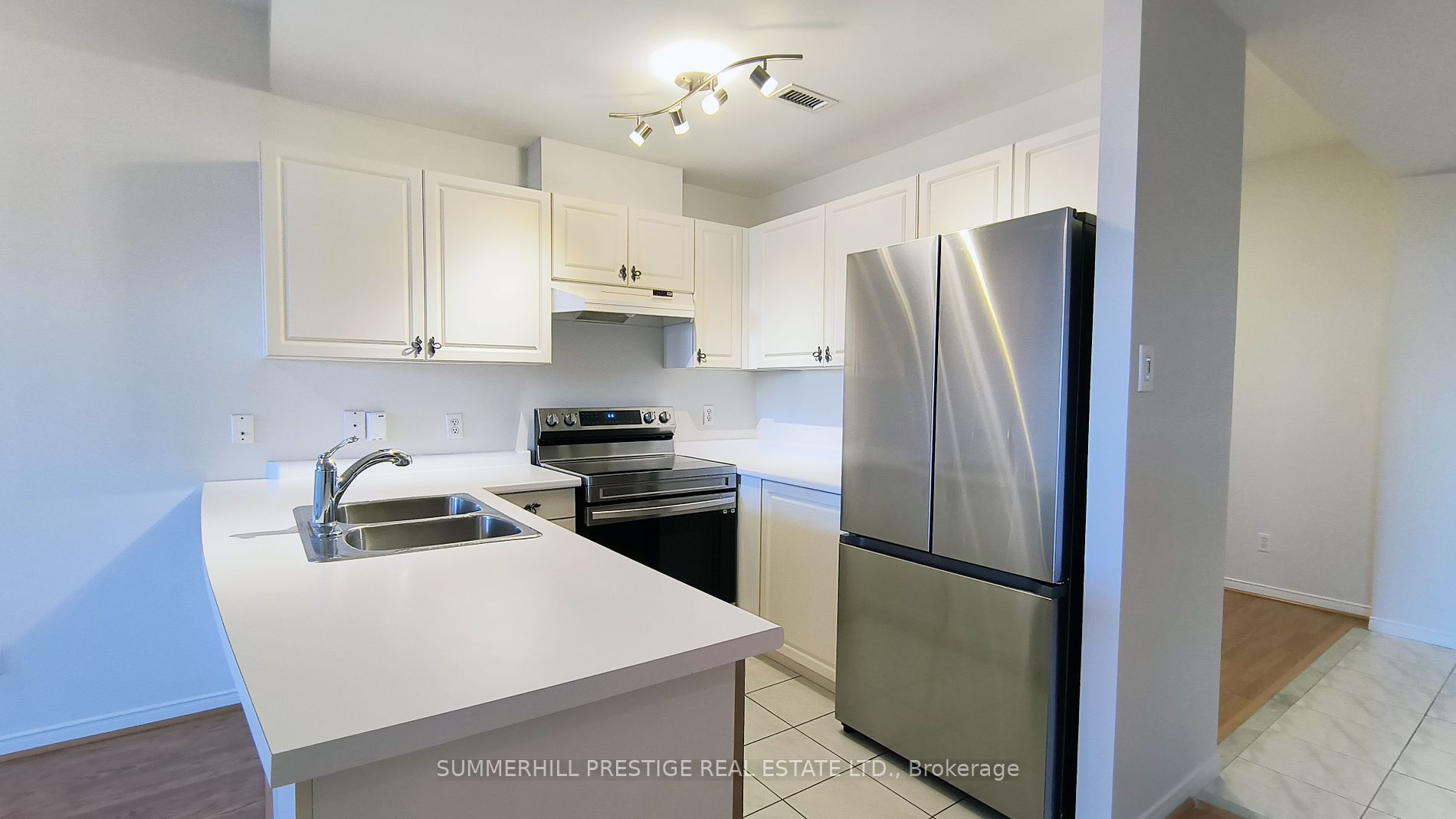 600 Eglinton Avenue E, #102