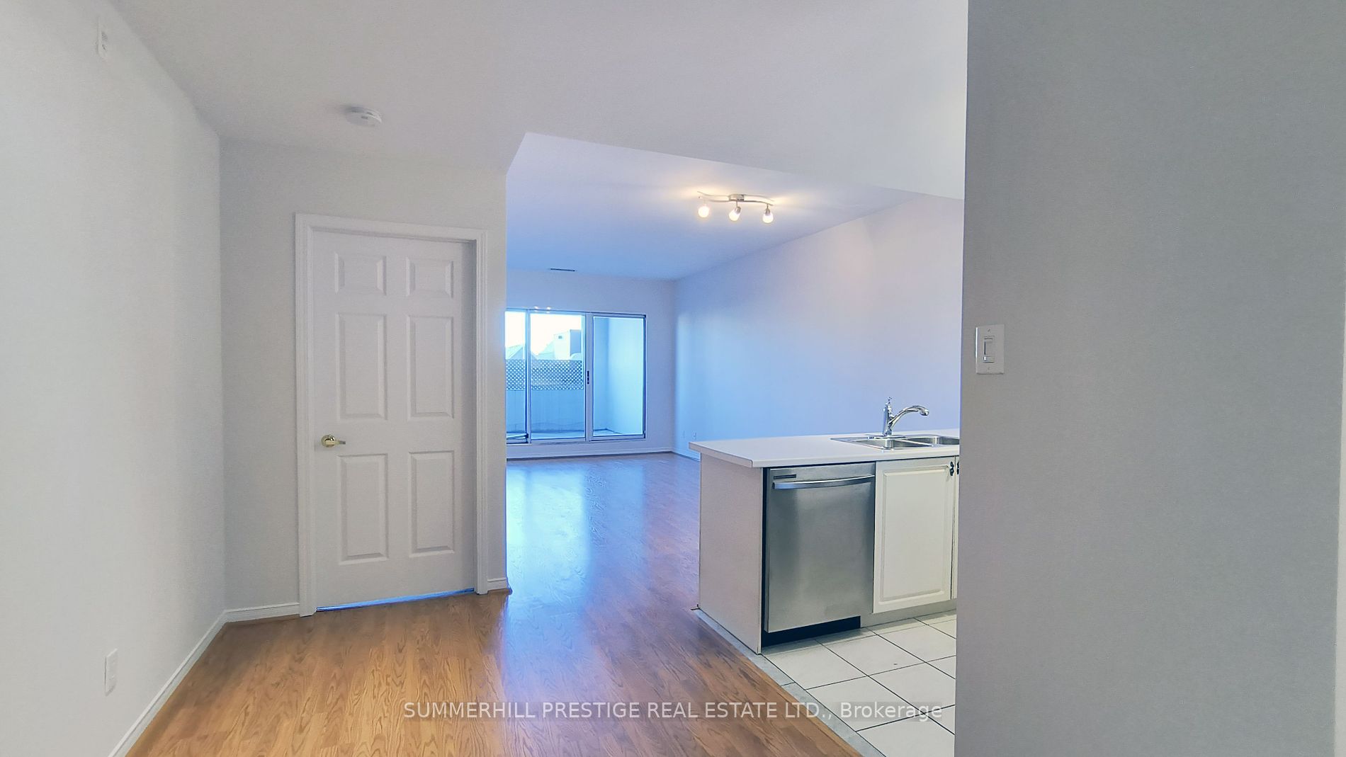 600 Eglinton Avenue E, #102