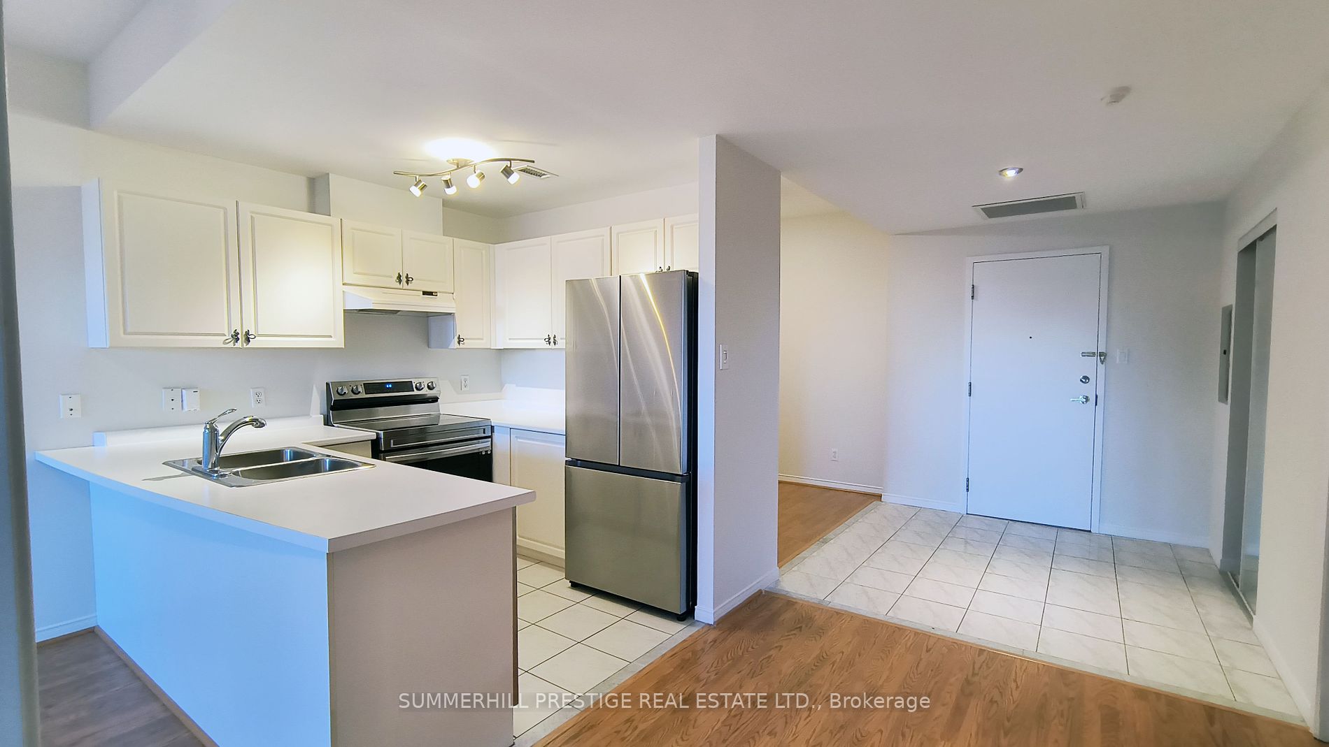 600 Eglinton Avenue E, #102