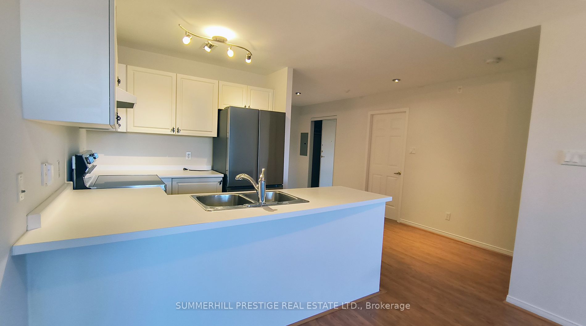 600 Eglinton Avenue E, #102