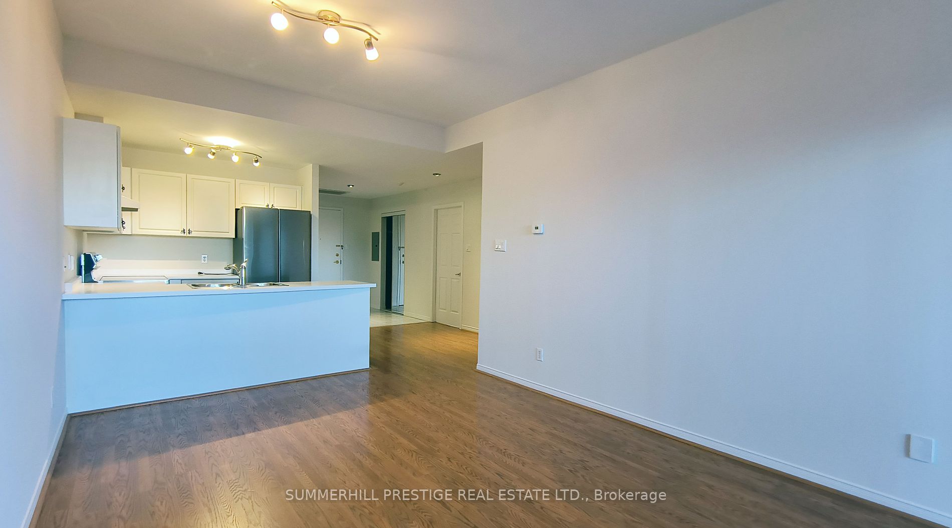 600 Eglinton Avenue E, #102