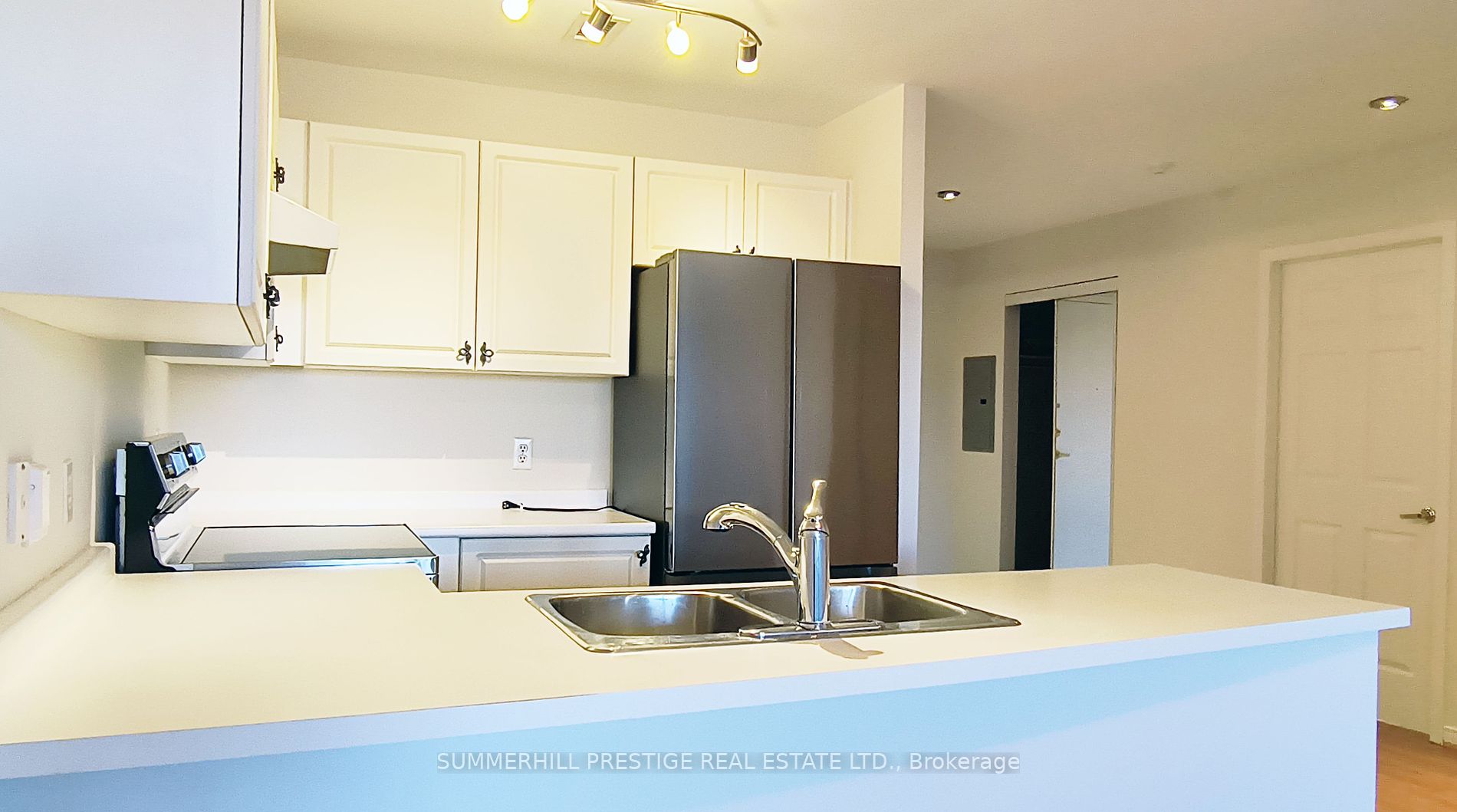 600 Eglinton Avenue E, #102