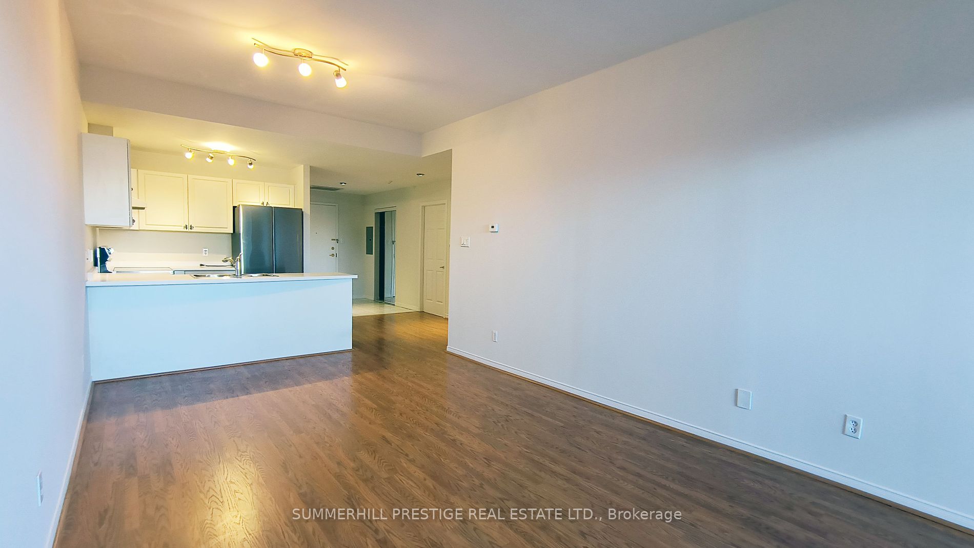 600 Eglinton Avenue E, #102