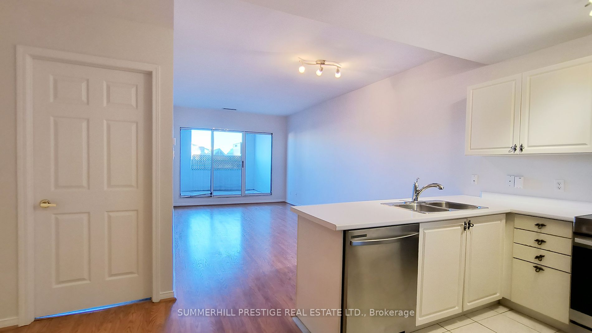 600 Eglinton Avenue E, #102