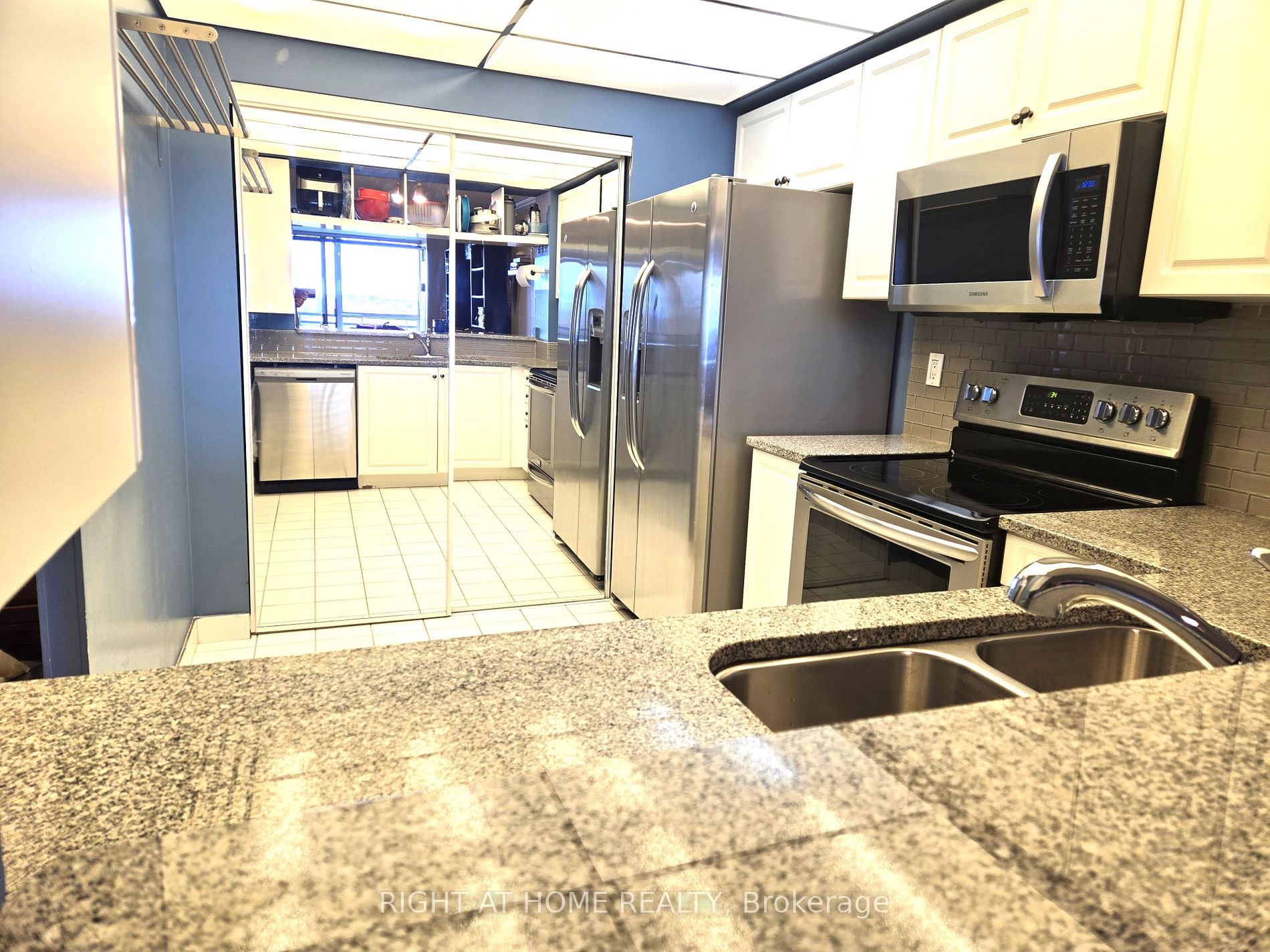 28 HOLLYWOOD Avenue, #1205