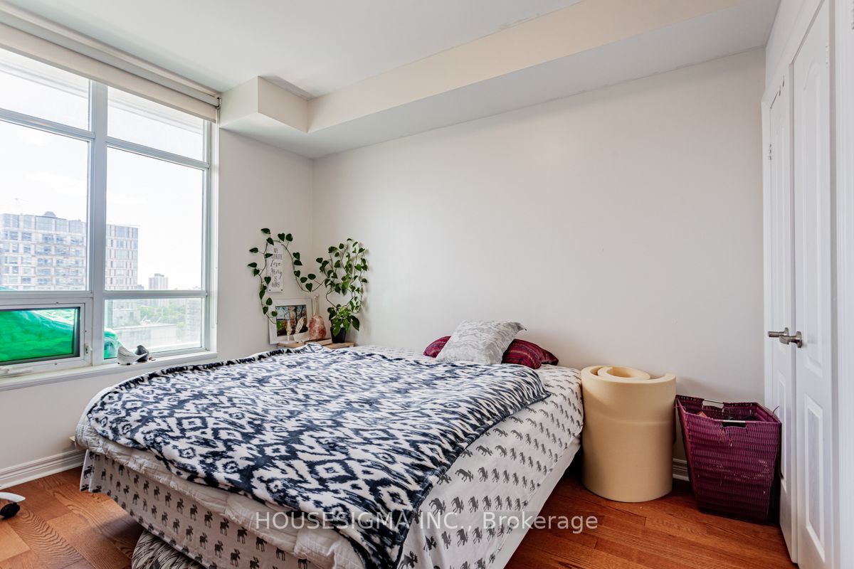 212 Eglinton Avenue E, #PH301