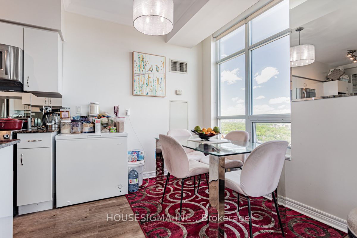 212 Eglinton Avenue E, #PH301